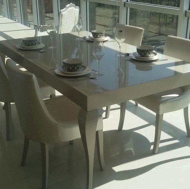 Table et chaises baroque 